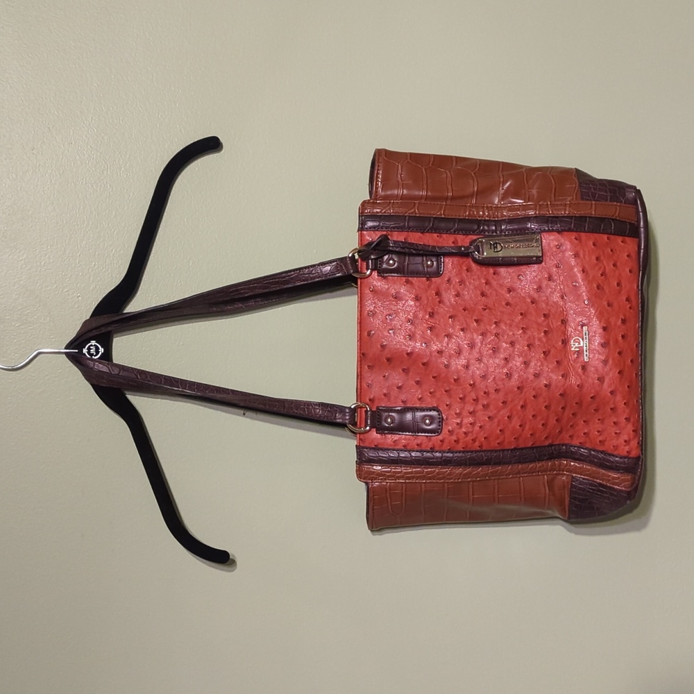 New Directions Harper Leathers Tote Bags & Handbag